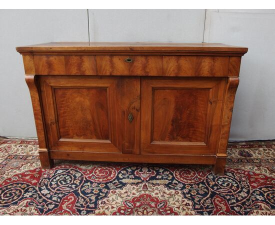 CREDENZA A DUE PORTE E TRE CASSETTI CON LASTRONATURA IN NOCE STILE IMPERO EPOCA 800 cm L 146xP59xH95