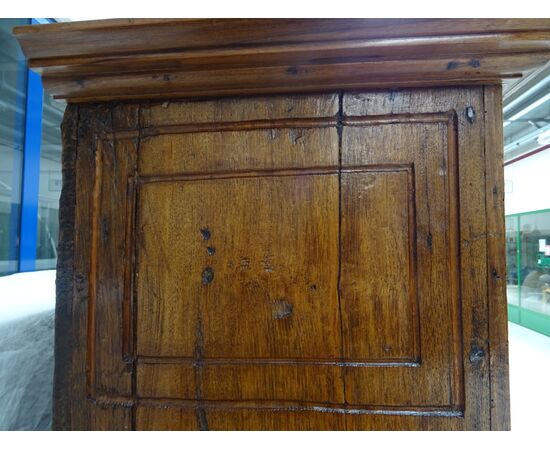 Dispensa rustica in ciliegio con fianchi in rovere fine 1600 Francia