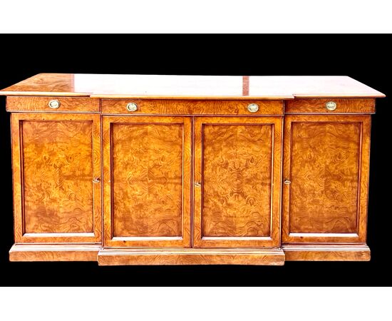 Credenza lastronata in radica di olmo.