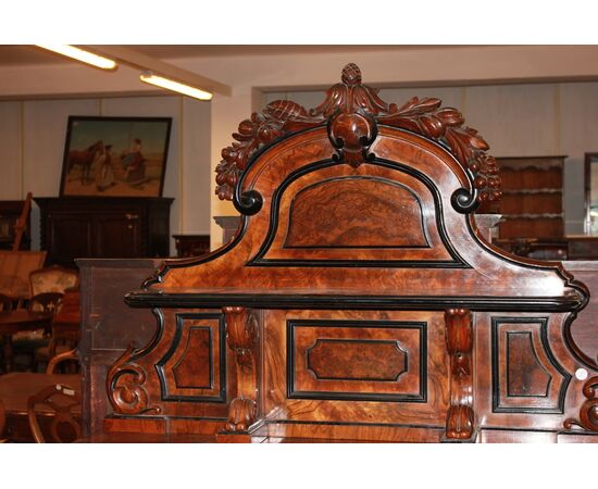 Credenza Piattaia stile Luigi Filippo in Legno di Noce e Radica