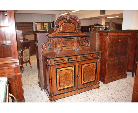 Credenza Piattaia stile Luigi Filippo in Legno di Noce e Radica