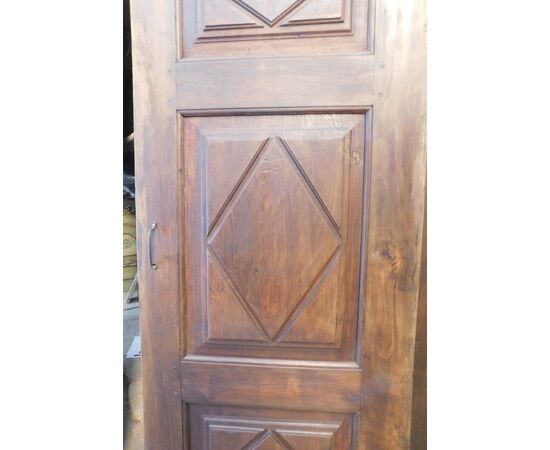  PTS865 - N. 2 porte in legno di noce, misure cm L 71 x H 201 