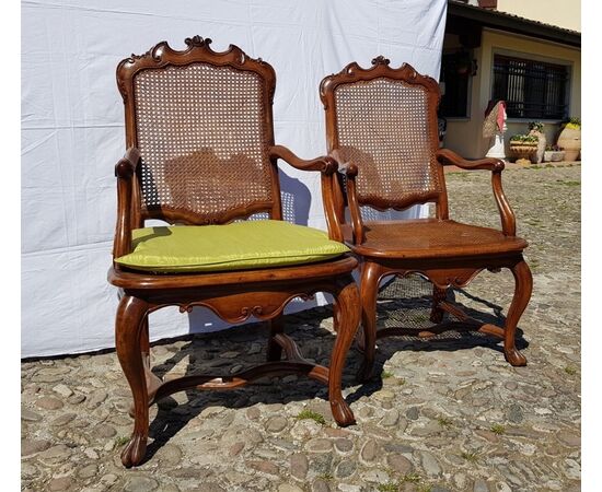 Coppia di guèridon in legno e bronzo dorato. Francia, XIX secolo.