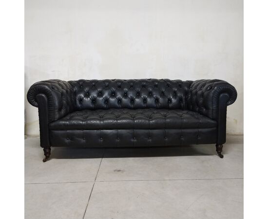 Noleggio di divani e di poltrone chesterfield inglesi vintage e di articoli di antiquariato 