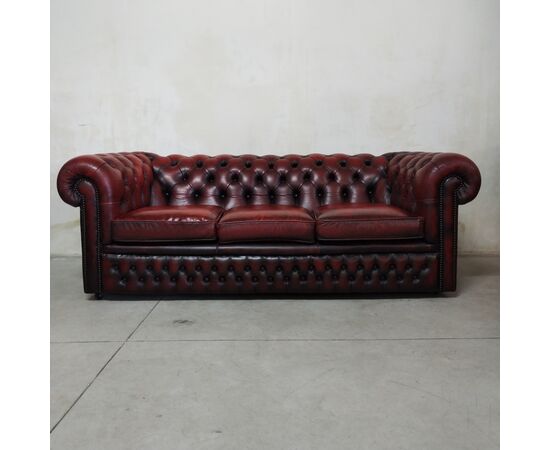 Noleggio di divani e di poltrone chesterfield inglesi vintage e di articoli di antiquariato 