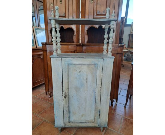 Piccola credenza laccata con étagère 