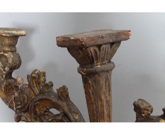 Antico candelabro candeliere in legno dorato a mecca XVIII sec. A due luci . Mis 66 x  altezza cm 42  