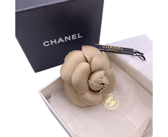 CHANEL Spilla Vintage in Tela Col. Beige Camellia