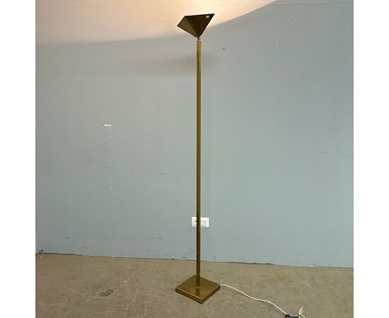 Lampada in ottone  cromata oro . anni 70 vintage. Design unico luce regolabile. Mis h 180 . 