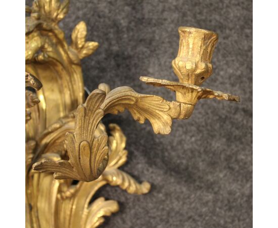 Coppia di applique francesi in bronzo dorato in stile Luigi XV