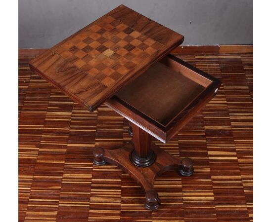 Antico tavolino da gioco Regency del 1800 in legno di palissandro con scacchiera