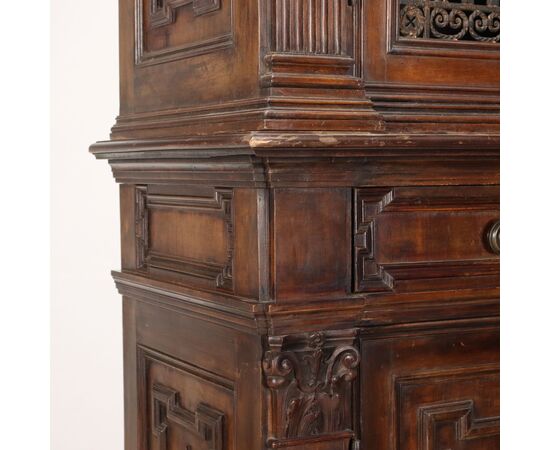 Credenza a Doppio Corpo in Stile Neorinascimento Italia XX Secolo