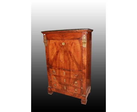 Coppia Secretaire e cassettone francesi stile Impero con bellissime applicazioni in bronzo e piano in marmo in Piuma di Mogano