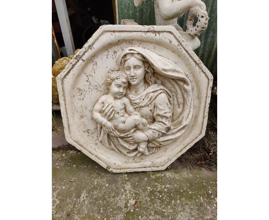 Medaglione ottagonale in marmo Biancone di Asiago - Madonna col bambino - 73 x 73 cm - Venezia