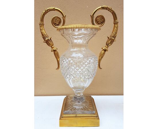 Coppia di vasi in cristallo e bronzo dorato del XIX secolo