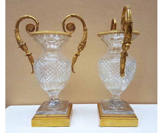 Coppia di vasi in cristallo e bronzo dorato del XIX secolo