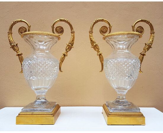 Coppia di vasi in cristallo e bronzo dorato del XIX secolo