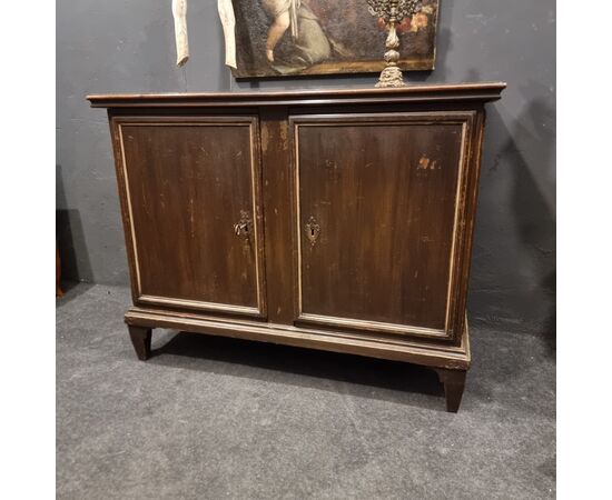 Credenza veneta in noce del 1600 da convento monastico