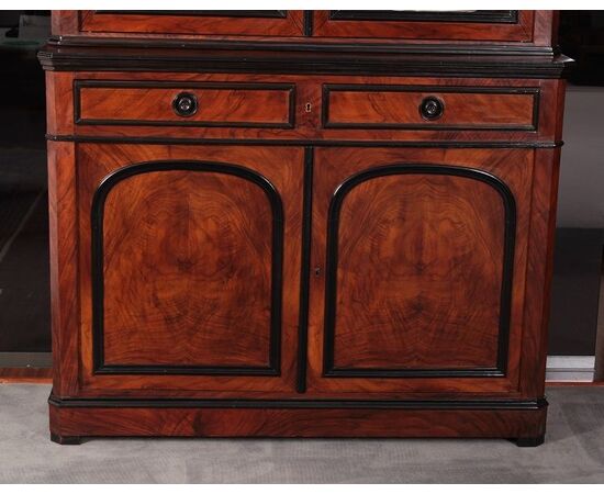 Antica grande credenza francese del 1800 stile Luigi Filippo in radica di noce