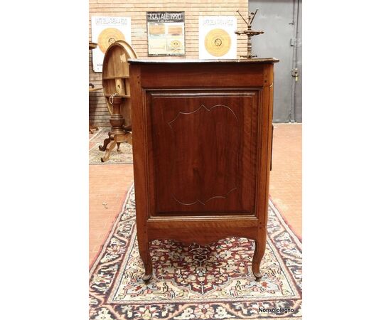 Louis XV chest of drawers in walnut Parmesan