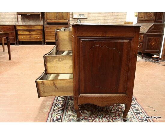 Louis XV chest of drawers in walnut Parmesan