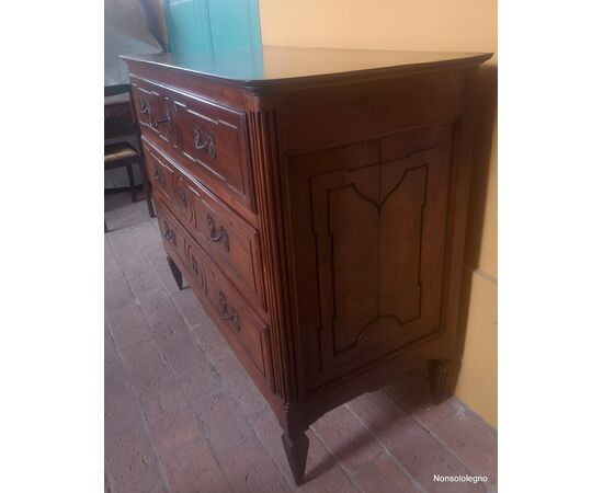 Louis XVI chest of drawers Parmesan in walnut     