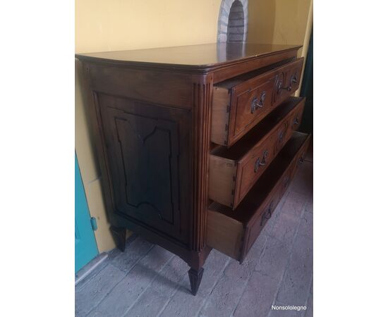 Louis XVI chest of drawers Parmesan in walnut     