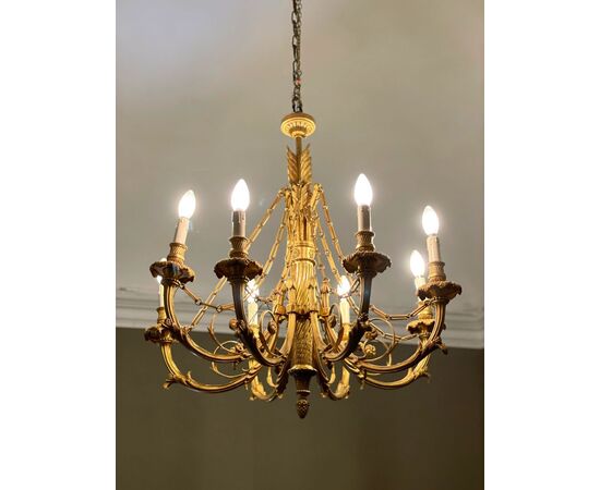 Lampadario a otto luci in bronzo dorato, Francia, stile Luigi XVI, fine XIX secolo 