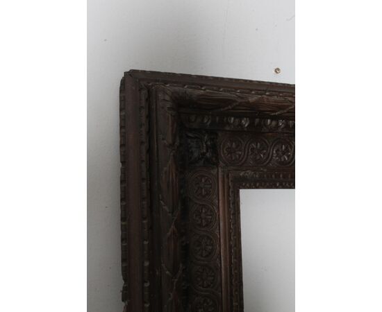 Antica grande cornice epoca XIX intagliata noce massello . mis 170 x123 (  luce utile 141 x 94 ) 