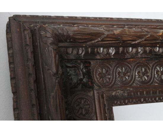 Antica grande cornice epoca XIX intagliata noce massello . mis 170 x123 (  luce utile 141 x 94 ) 