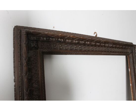 Antica grande cornice epoca XIX intagliata noce massello . mis 170 x123 (  luce utile 141 x 94 ) 