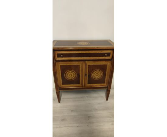 Credenza lombarda