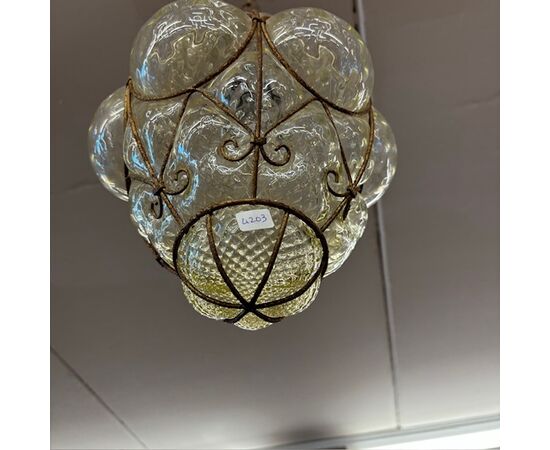 Lampadario Lanterna Liberty 1930 in vetro giallo e ferro battuto. Mis 35 + 45 