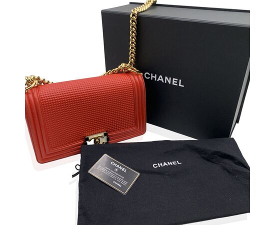 CHANEL Borsa a Tracolla in Pelle Col. Rosso Boy M