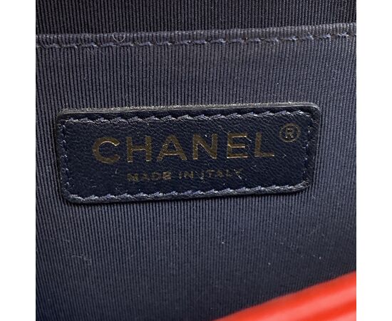 CHANEL Borsa a Tracolla in Pelle Col. Rosso Boy M