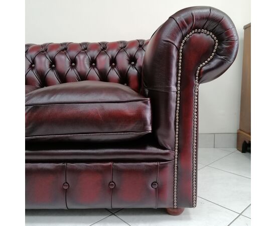 Divano 3 posti chesterfield capitonnè in pelle bordeaux 