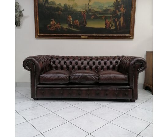 Divano 3 posti chesterfield capitonnè in pelle bordeaux 