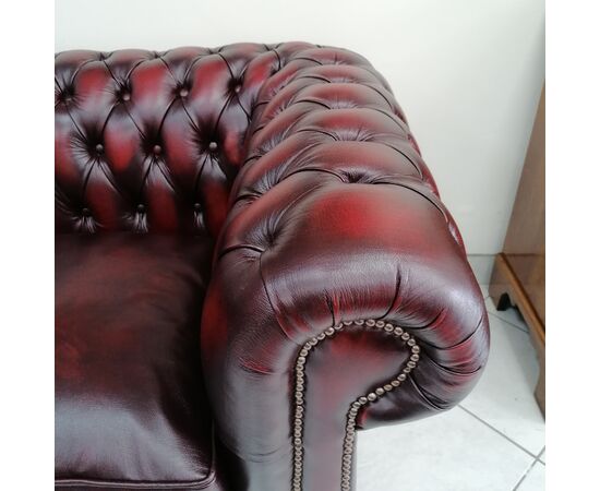 Divano 3 posti chesterfield capitonnè in pelle bordeaux 