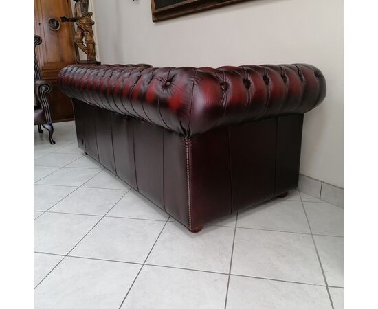 Divano 3 posti chesterfield capitonnè in pelle bordeaux 