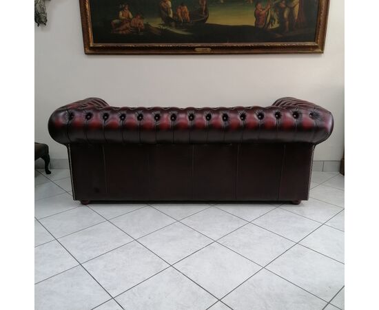 Divano 3 posti chesterfield capitonnè in pelle bordeaux 