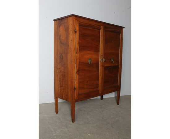 Antica bellissima credenza / stipo Luigi XVI fine 700 . Mis L105 prof 40 H 125 .Restaurata 