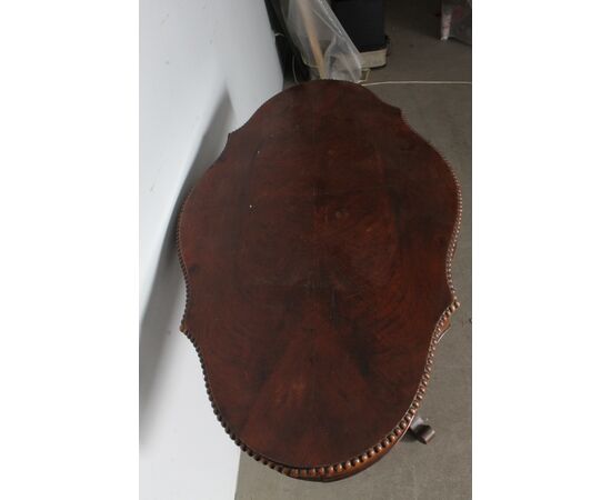 Antico tavolo da salotto 1860 in noce . a “ Biscotto “ . Mis 113 x63 