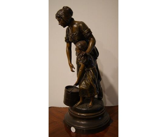 Antica scultura in Zamak raffigurante donna con bambina di Émile Nestor Joseph Carlier (1849-1927)