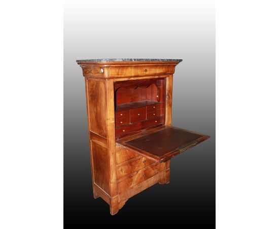 Secretaire francese stile Impero del 1800 in piuma di mogano con piano in marmo nero