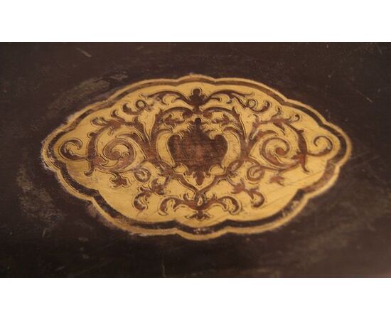 Antico tavolino da gioco francese stile Boulle del 1800 in legno ebanizzato con intarsi in ottone e bronzi