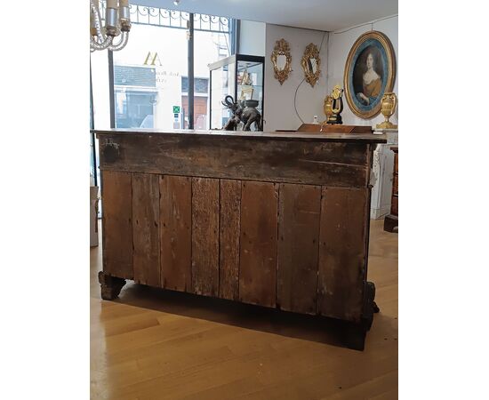 CREDENZA IN NOCE LOMBARDA XVII SECOLO 