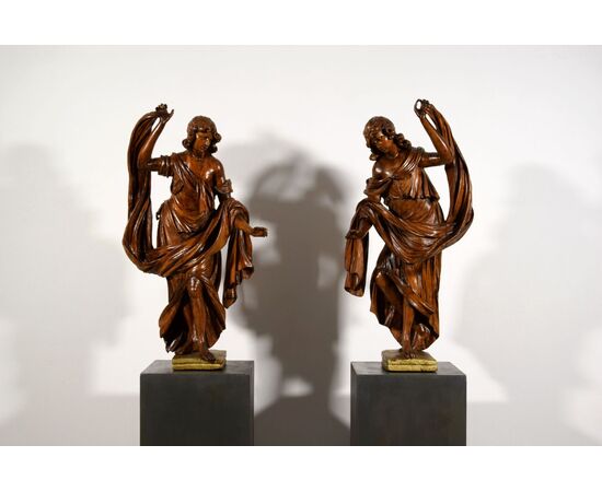 Coppia di sculture barocche in legno di noce, Veneto, fine XVII secolo