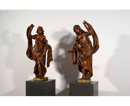 Coppia di sculture barocche in legno di noce, Veneto, fine XVII secolo