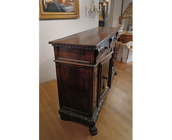 CREDENZA IN NOCE LOMBARDA XVII SECOLO 