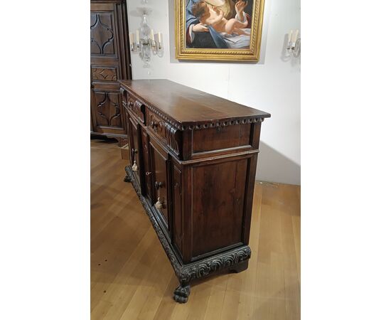 CREDENZA IN NOCE LOMBARDA XVII SECOLO 